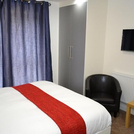 ハウンズロー Heathrow Travellers Hub Bed & Breakfast エクステリア 写真