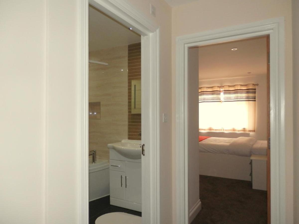 ハウンズロー Heathrow Travellers Hub Bed & Breakfast エクステリア 写真
