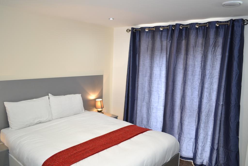 ハウンズロー Heathrow Travellers Hub Bed & Breakfast エクステリア 写真
