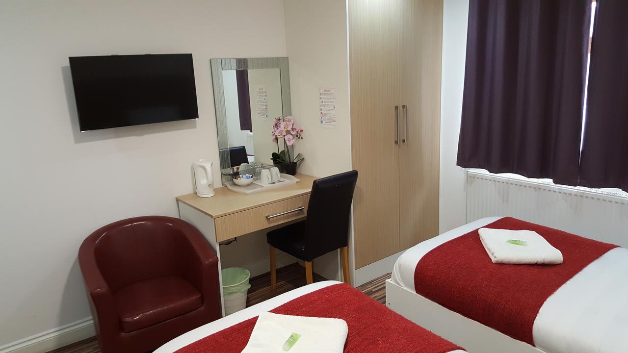 ハウンズロー Heathrow Travellers Hub Bed & Breakfast エクステリア 写真