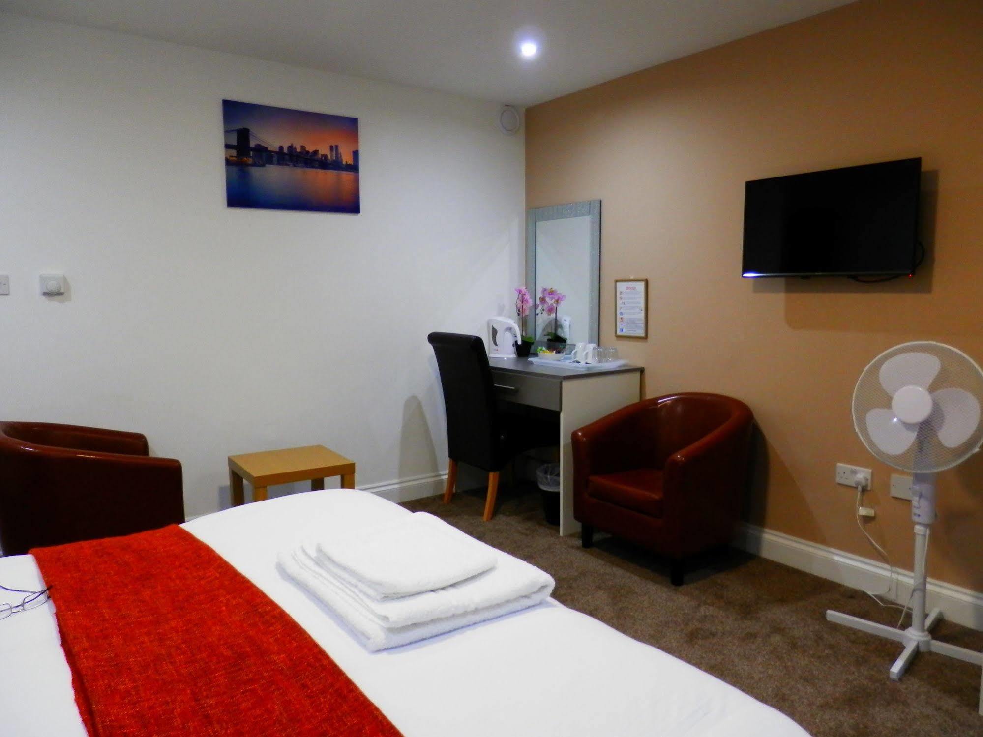 ハウンズロー Heathrow Travellers Hub Bed & Breakfast エクステリア 写真