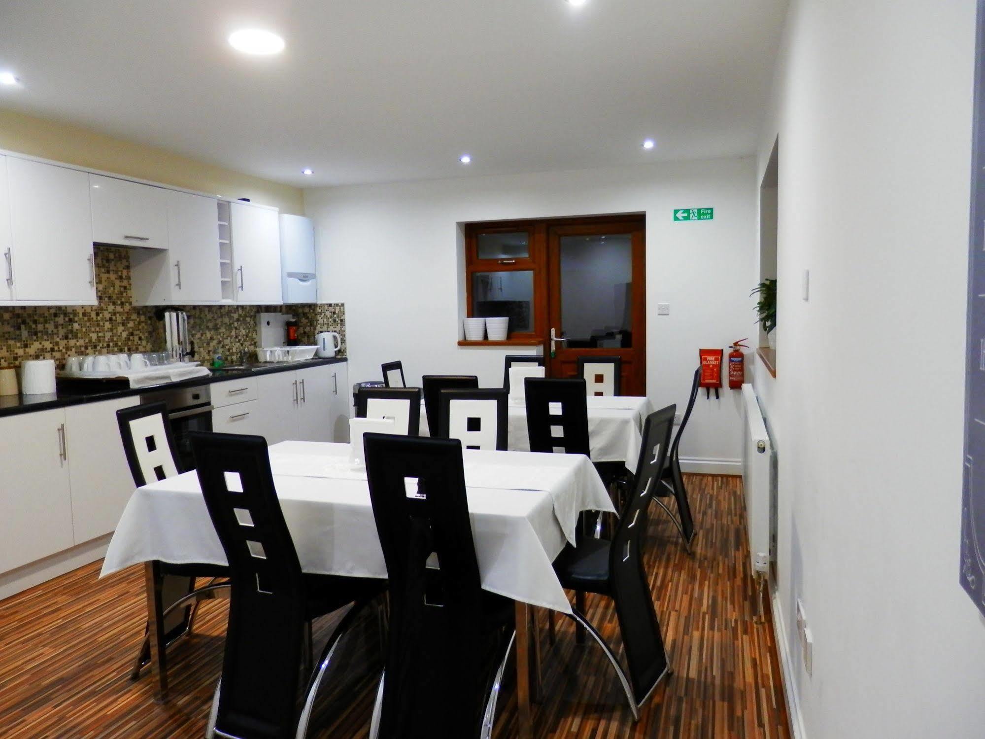 ハウンズロー Heathrow Travellers Hub Bed & Breakfast エクステリア 写真